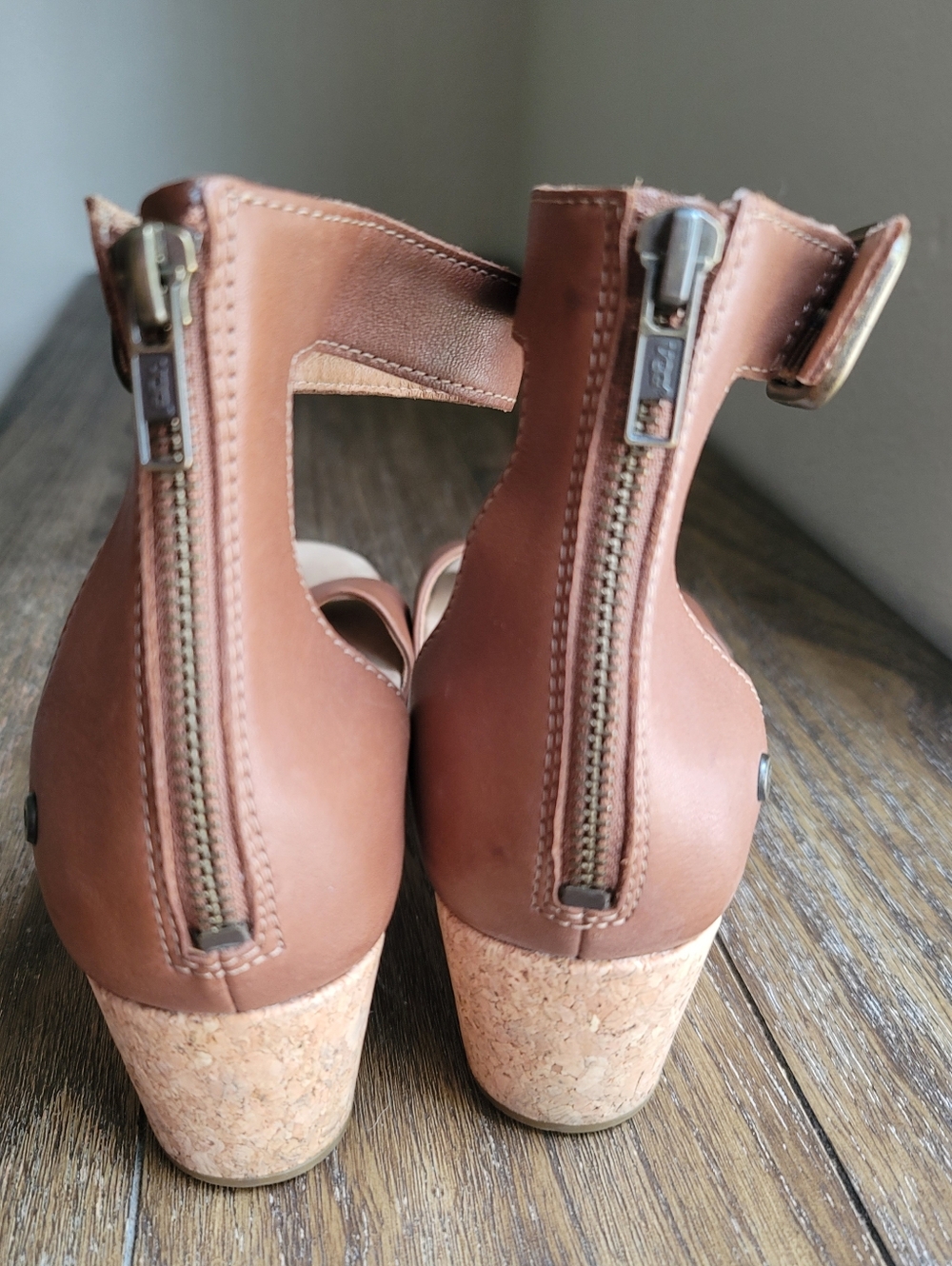 UGG Women's Brown Leather Ankle-Strap Sandals - Picture 2 of 10